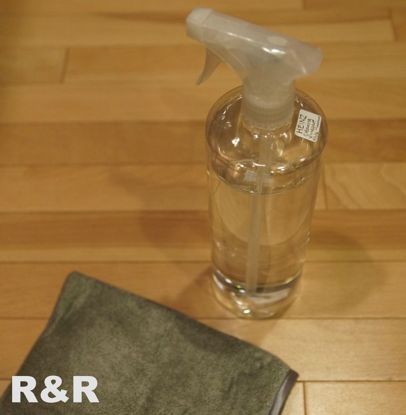Cleaning floors with vinegar