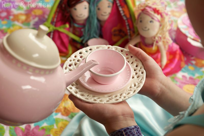 Groovy Girls pouring tea with dolls
