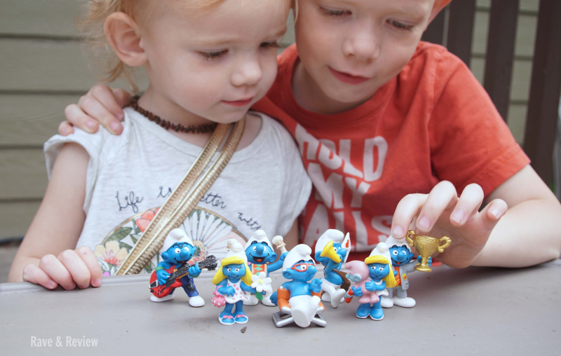 Kids playing with Smurfs