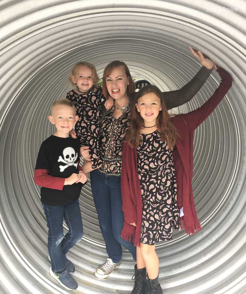 Mama and kiddos in pipe