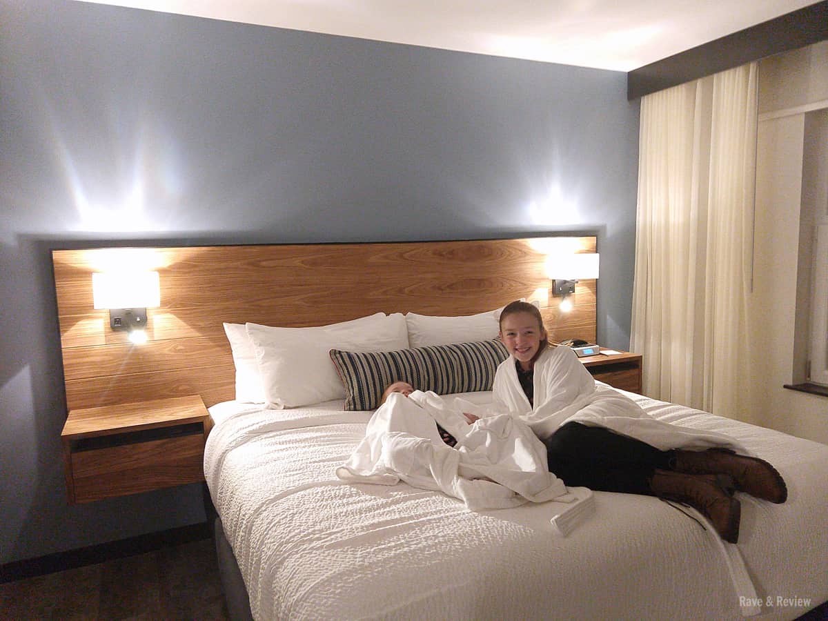 RR Hotel Indigo Bed